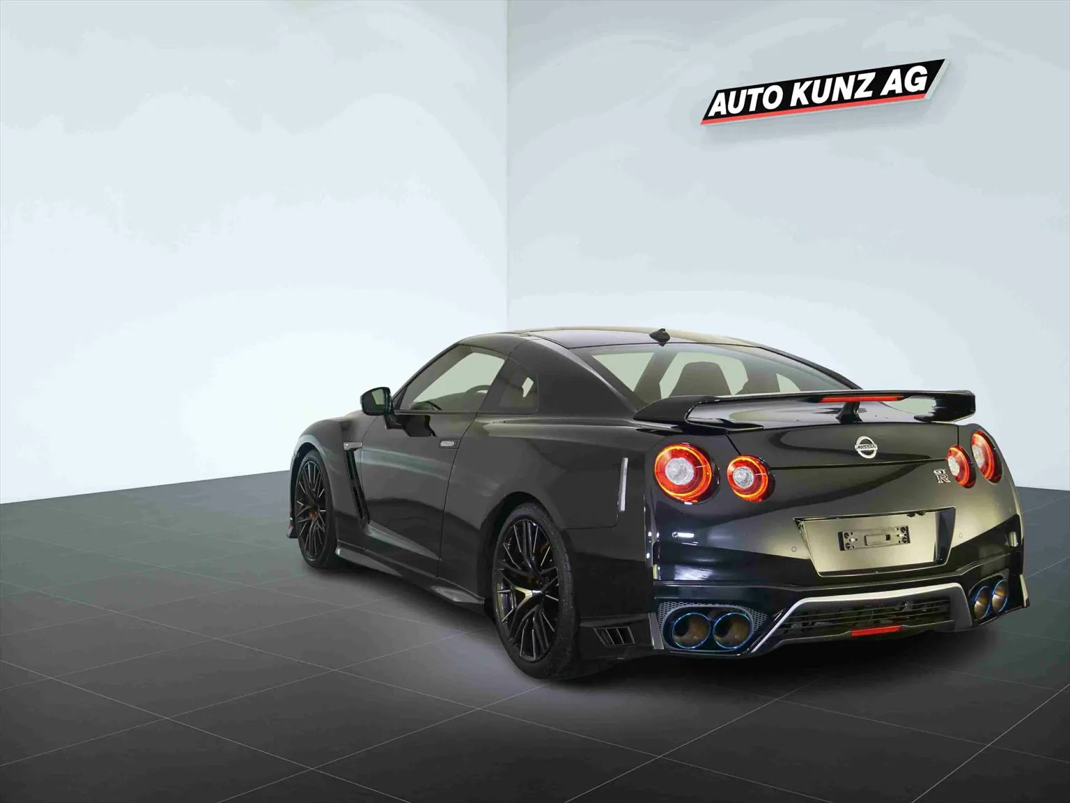 Nissan GT-R 3.8 V6 Bi-Turbo Black Edition AWD  Image 2