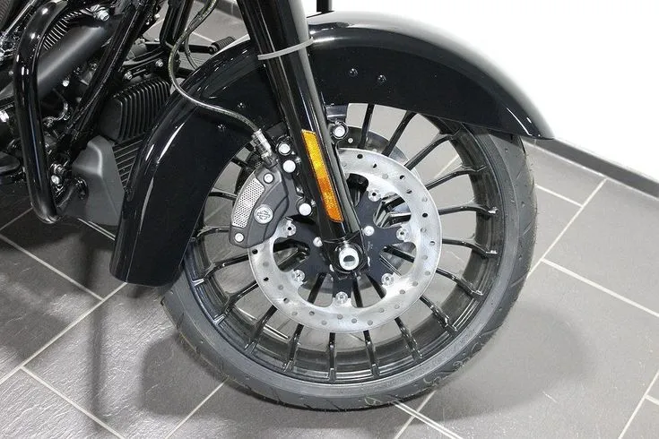 Harley-Davidson FLHRXS Image 7